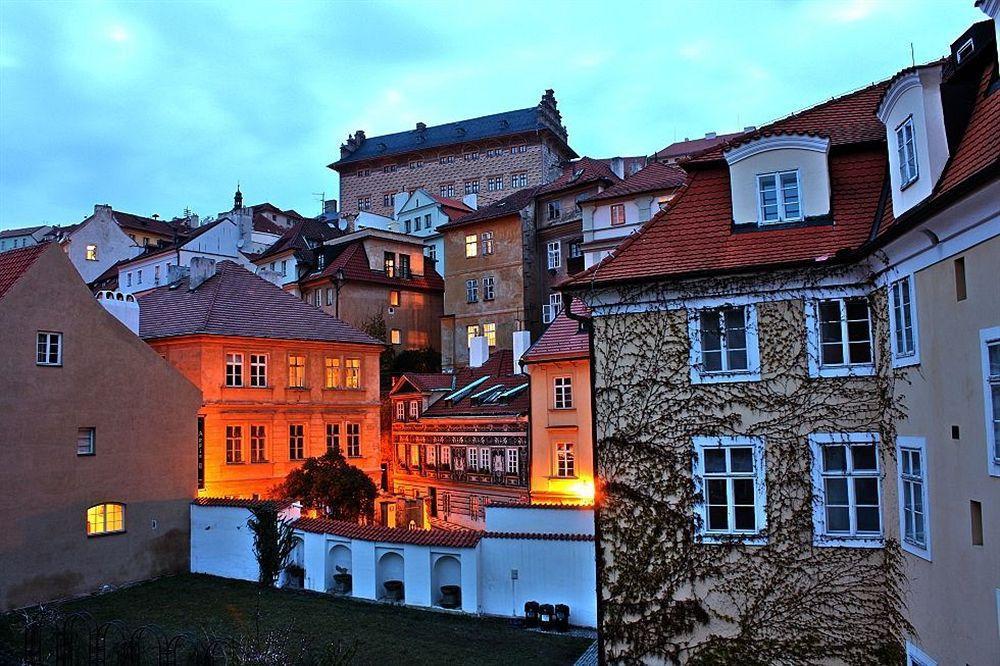 Hotel At The Green Grape Praga Exterior foto