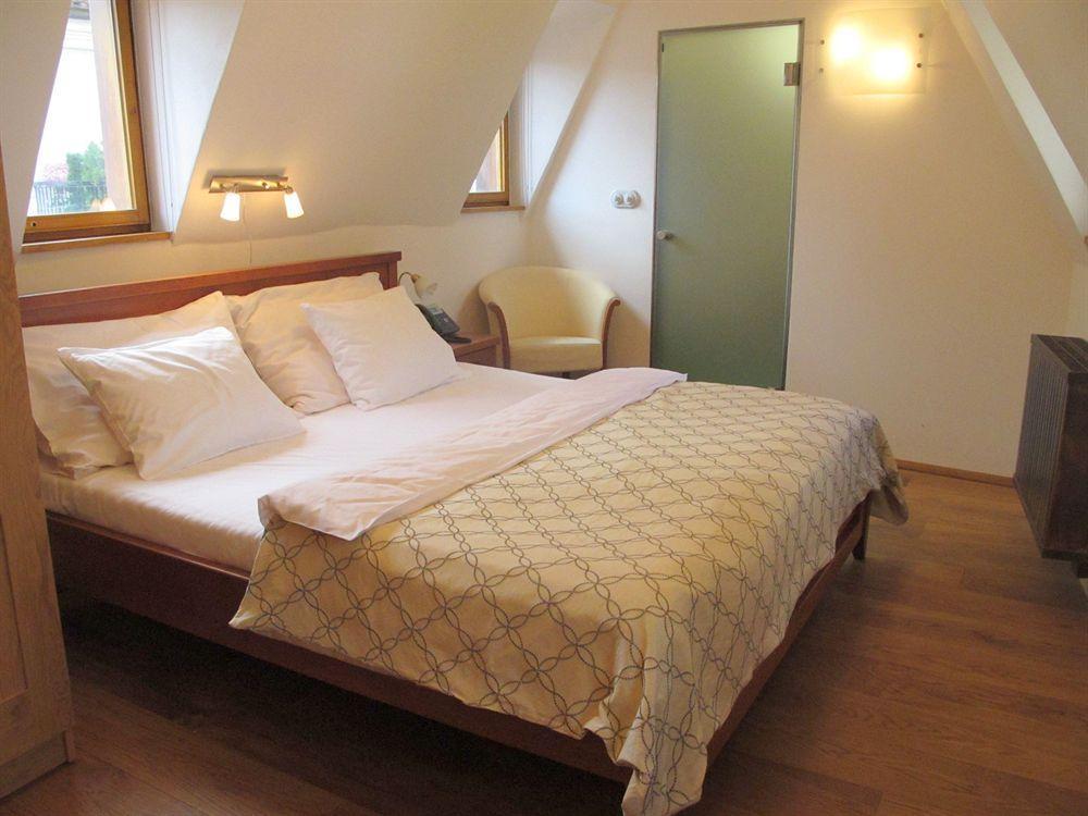 Hotel At The Green Grape Praga Exterior foto